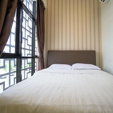 Crystal Garden Hotel - Seri Kembangan Exteriör bild